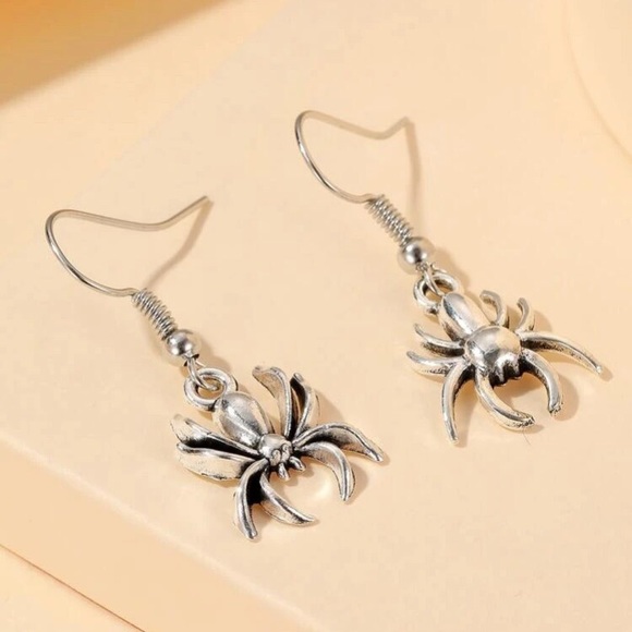 🕷 Fun Metal Metallic Spider Drop Earrings 🕷 - Picture 2 of 3